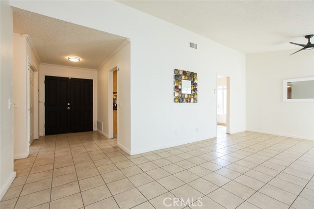 Detail Gallery Image 5 of 31 For 3790 Nuttree, Riverside,  CA 92501 - 3 Beds | 2 Baths