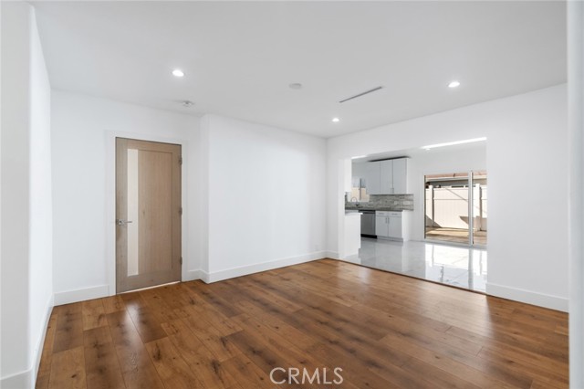 Detail Gallery Image 16 of 54 For 6015 Laurelgrove, North Hollywood,  CA 91606 - 5 Beds | 5 Baths