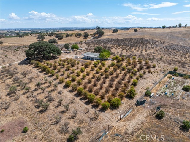 27 Wellsona Road, Paso Robles CA: https://media.crmls.org/medias/15a582a9-2c8d-4b76-a406-b67b1e2f8a59.jpg