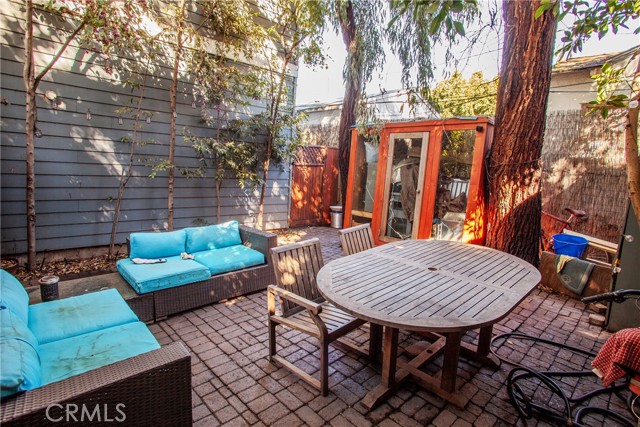 Detail Gallery Image 15 of 16 For 12413 Westminster Ave, Los Angeles,  CA 90066 - 6 Beds | 6/2 Baths