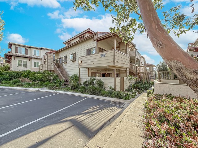 Detail Gallery Image 2 of 39 For 152 Maegan Pl #8,  Thousand Oaks,  CA 91362 - 3 Beds | 2/1 Baths