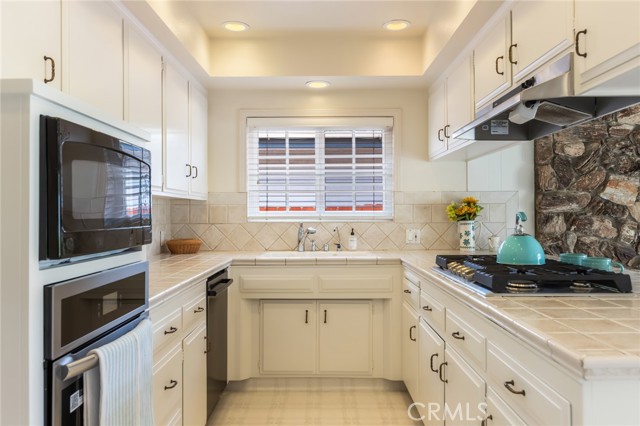 Detail Gallery Image 31 of 44 For 1632 Nelson Avenue, Manhattan Beach,  CA 90266 - 4 Beds | 2/1 Baths