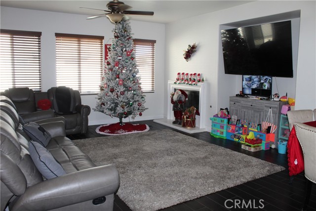 1382 Sunset, Perris CA: https://media.crmls.org/medias/15a751a1-3dee-4602-a8de-27e0bbf3fba2.jpg