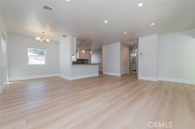 Detail Gallery Image 6 of 31 For 5212 Noble Ave, Sherman Oaks,  CA 91411 - 3 Beds | 2 Baths