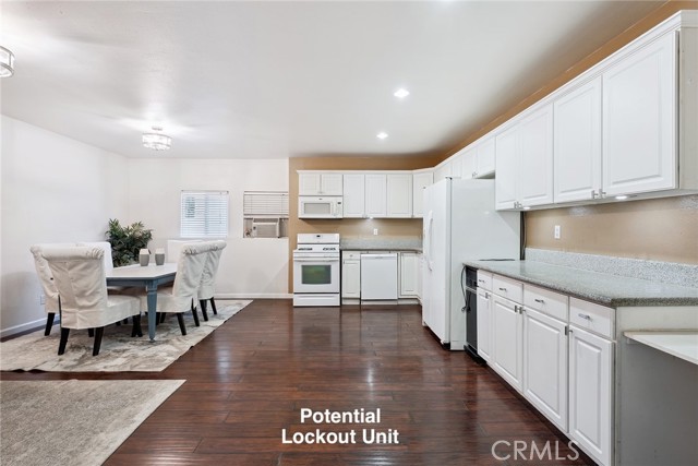 5254 Don Pio Drive, Woodland Hills CA: https://media.crmls.org/medias/15a8581c-c889-467c-bc53-eb2d223eb3cf.jpg