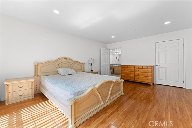 530 W Stocker Street, Glendale CA: https://media.crmls.org/medias/15a8c6b6-d62f-46d4-a5d6-18af55d3f338.jpg