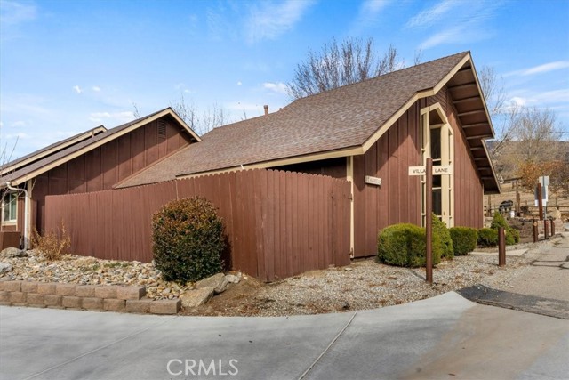 2 Village Lane, Tehachapi CA: https://media.crmls.org/medias/15a90864-42dc-4e95-9a03-f8755940f16d.jpg