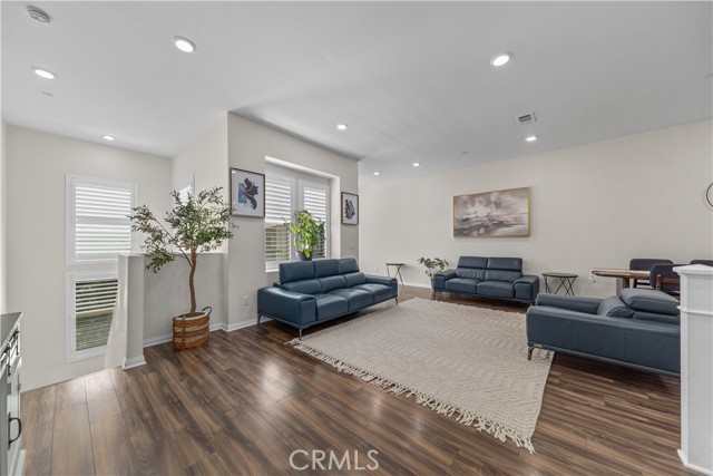 Detail Gallery Image 4 of 54 For 135 Neptune, Irvine,  CA 92618 - 2 Beds | 2/1 Baths