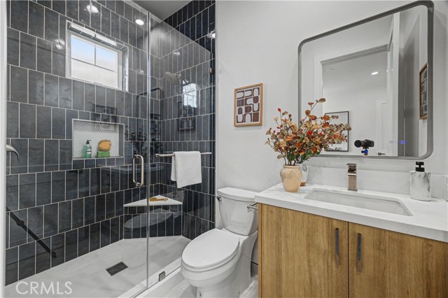 Detail Gallery Image 26 of 43 For 2203 Marshalfield #B,  Redondo Beach,  CA 90278 - 4 Beds | 3/1 Baths