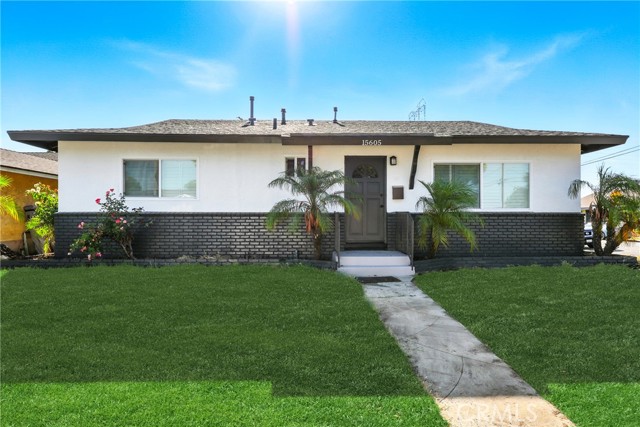 Detail Gallery Image 1 of 44 For 15605 Kervin Ave, Paramount,  CA 90723 - 4 Beds | 2 Baths