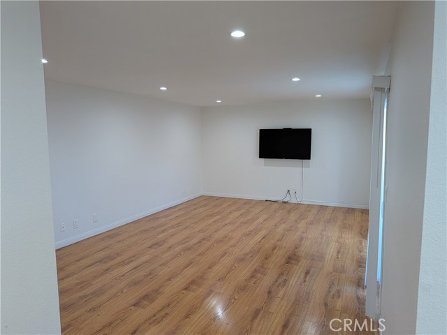 Detail Gallery Image 4 of 9 For 15214 S Raymond Ave #105,  Gardena,  CA 90247 - 2 Beds | 2 Baths