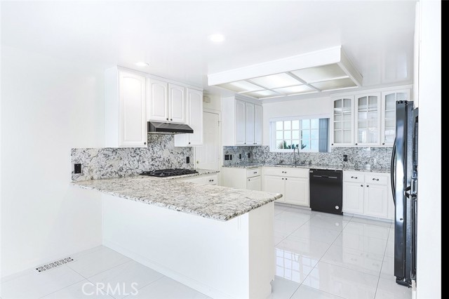 Detail Gallery Image 22 of 52 For 2255 E Chevy Chase Dr, Glendale,  CA 91206 - 4 Beds | 3 Baths