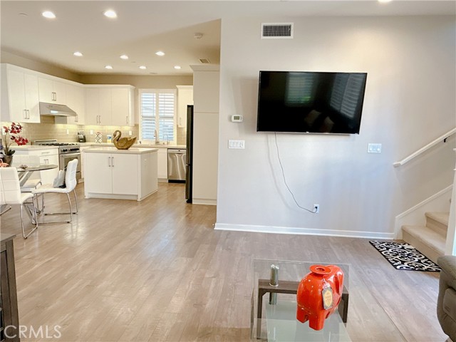 Detail Gallery Image 5 of 28 For 138 Excursion, Irvine,  CA 92618 - 3 Beds | 2/1 Baths