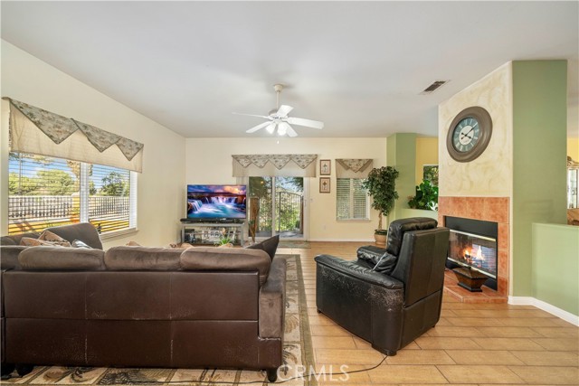 Detail Gallery Image 5 of 41 For 9370 55th St, Jurupa Valley,  CA 92509 - 4 Beds | 2 Baths