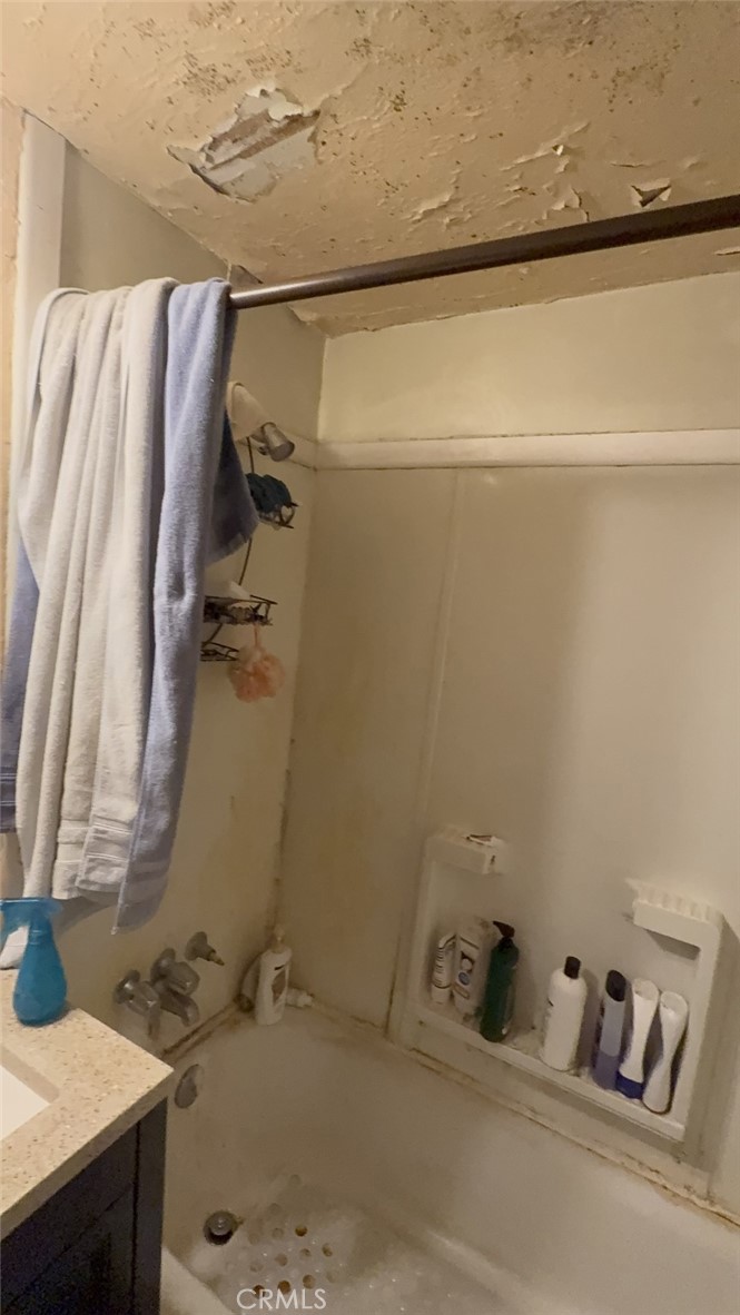 https://media.crmls.org/medias/15ad774d-7b9b-4874-a84f-445886628380.jpg?preset=X-Large