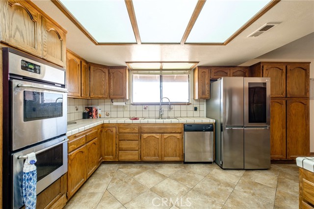 21186 Standing Rock Avenue, Apple Valley CA: https://media.crmls.org/medias/15adf9bf-c92a-45af-a420-e63855b57dd8.jpg