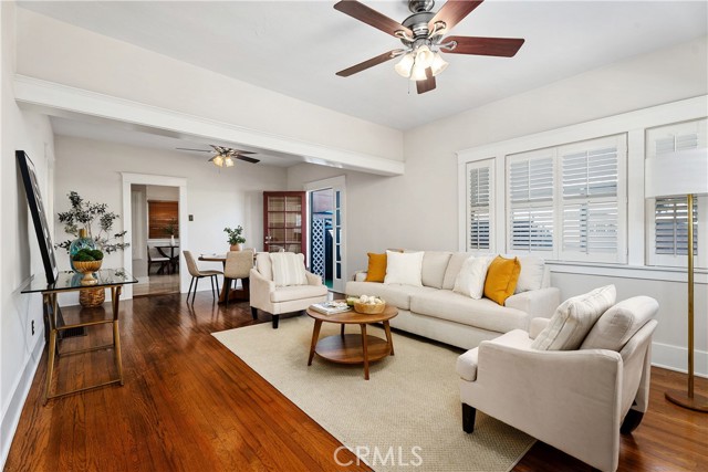 Detail Gallery Image 4 of 33 For 2820 E Colorado St, Long Beach,  CA 90814 - 2 Beds | 1 Baths