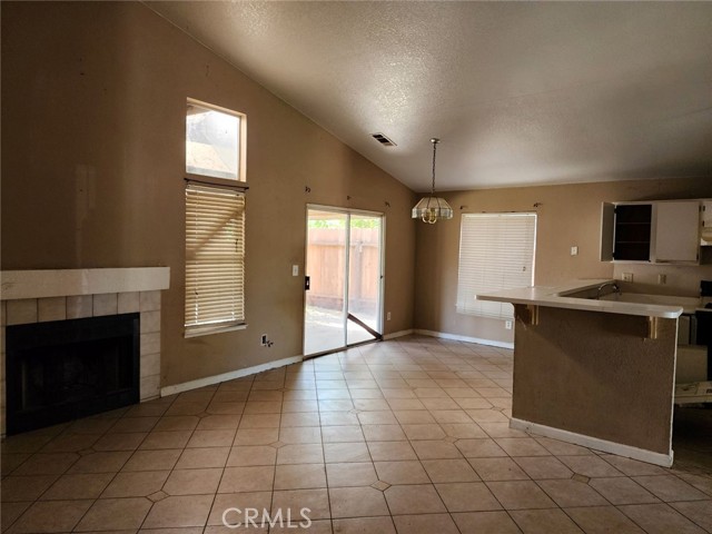 Detail Gallery Image 9 of 19 For 2128 San Martin Dr, Modesto,  CA 95358 - 3 Beds | 2 Baths