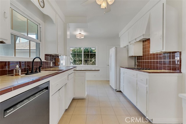 Detail Gallery Image 15 of 37 For 15930 Tuba St, North Hills,  CA 91343 - 3 Beds | 2 Baths