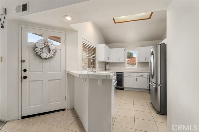 Detail Gallery Image 11 of 29 For 105 Corsica Dr, Newport Beach,  CA 92660 - 2 Beds | 1 Baths