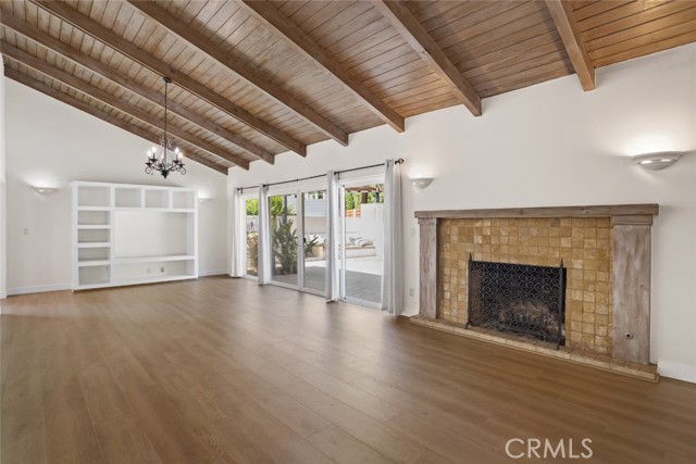 Detail Gallery Image 5 of 37 For 4551 Larkwood Ave, Woodland Hills,  CA 91364 - 5 Beds | 3 Baths
