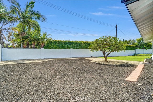 1947 N Sacramento Street, Orange CA: https://media.crmls.org/medias/15affe55-8610-421e-84e1-a46d0fb2b007.jpg