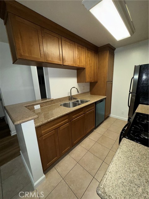 Detail Gallery Image 11 of 28 For 20327 Saticoy St #202,  Winnetka,  CA 91306 - 1 Beds | 1 Baths