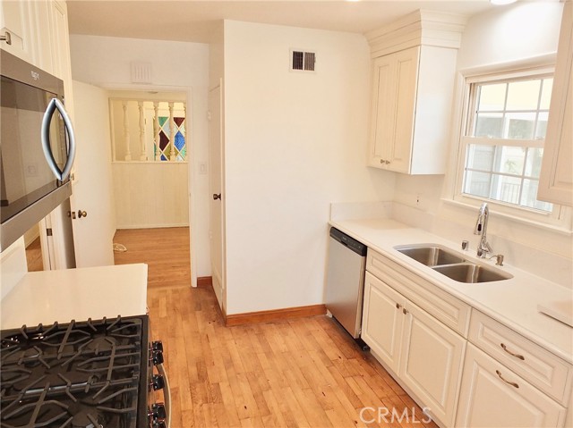 402 Avenue E, Redondo Beach, California 90277, 3 Bedrooms Bedrooms, ,2 BathroomsBathrooms,Residential,Sold,Avenue E,SB21162961