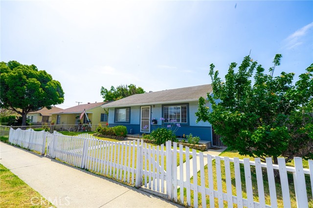 13018 Rosecrans Avenue, Norwalk CA: https://media.crmls.org/medias/15b064f5-fe4f-4f83-911f-b755019c7dd9.jpg