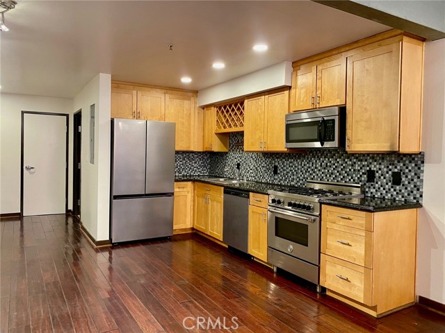 Detail Gallery Image 4 of 20 For 35 N Raymond Ave #211,  Pasadena,  CA 91103 - 1 Beds | 2 Baths