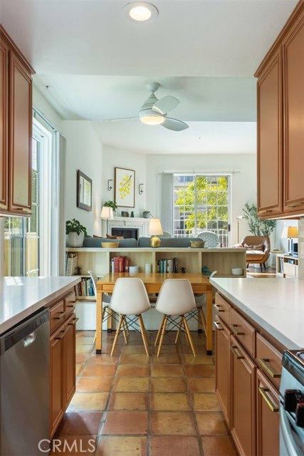 Detail Gallery Image 20 of 55 For 11445 Moorpark, Studio City,  CA 91602 - 2 Beds | 2/1 Baths