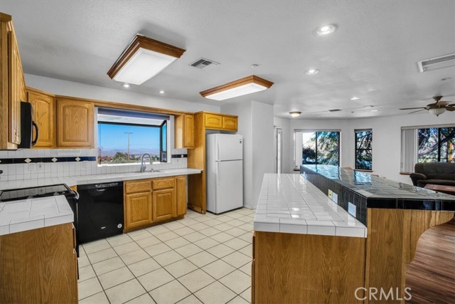 Detail Gallery Image 1 of 35 For 61555 Onaga Trl, Joshua Tree,  CA 92252 - 2 Beds | 2 Baths