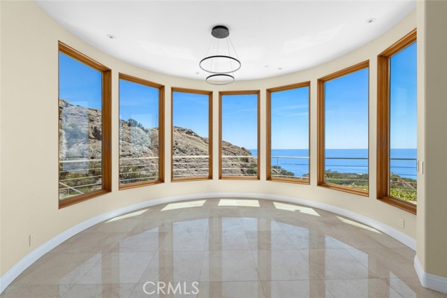 24517 Piuma Road, Malibu CA: https://media.crmls.org/medias/15b200e8-0ef3-4a21-b311-af4d83520e78.jpg