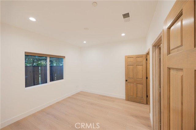 Detail Gallery Image 27 of 27 For 19617 Oxnard St, Tarzana,  CA 91356 - 3 Beds | 2 Baths