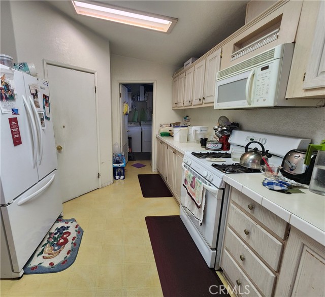 Detail Gallery Image 4 of 4 For 24200 Walnut St #73,  Torrance,  CA 90501 - 3 Beds | 2 Baths