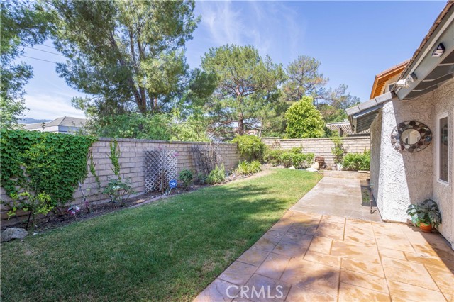 24302 Vista Ridge Drive, Valencia CA: https://media.crmls.org/medias/15b2e6d1-fff1-458a-b1f8-9e5ecbfa1f52.jpg