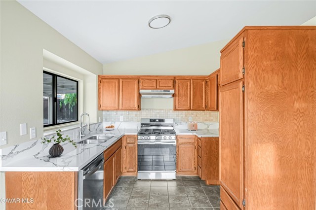 Detail Gallery Image 5 of 17 For 3649 Scherer, Rosamond,  CA 93560 - 3 Beds | 2 Baths