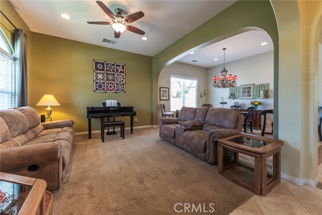 Detail Gallery Image 10 of 53 For 31118 Lilac Way, Temecula,  CA 92592 - 4 Beds | 2/1 Baths