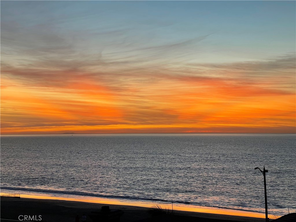 https://media.crmls.org/medias/15b3b72e-eab3-4f7d-8bcd-f01345bc03eb.jpg?preset=X-Large