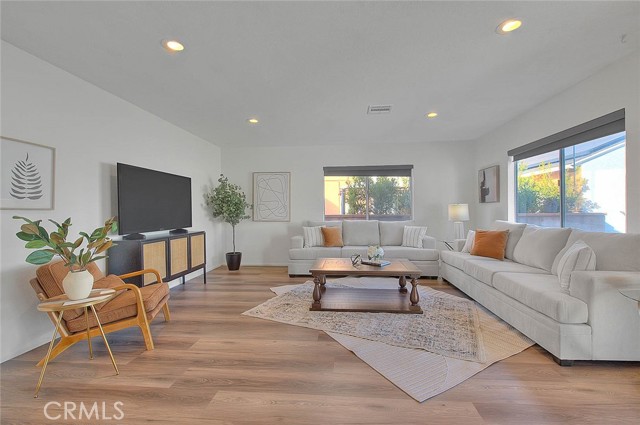 Detail Gallery Image 8 of 56 For 6023 Harvey, Lakewood,  CA 90713 - 3 Beds | 1/1 Baths