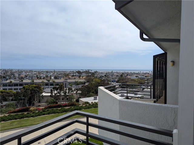 Detail Gallery Image 5 of 55 For 270 Cagney Ln #308,  Newport Beach,  CA 92663 - 2 Beds | 2 Baths