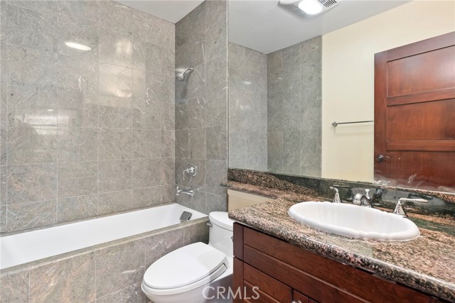 Detail Gallery Image 19 of 36 For 6270 E Bridle Cir, Long Beach,  CA 90815 - 5 Beds | 3/1 Baths