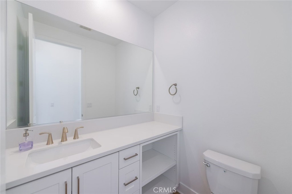 https://media.crmls.org/medias/15b60f2e-a40b-4c36-8c90-d1188405bed2.jpg?preset=X-Large