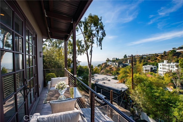 8655 Hillside Avenue, Los Angeles CA: https://media.crmls.org/medias/15b63e20-8601-44e3-b1bf-36566d34c755.jpg
