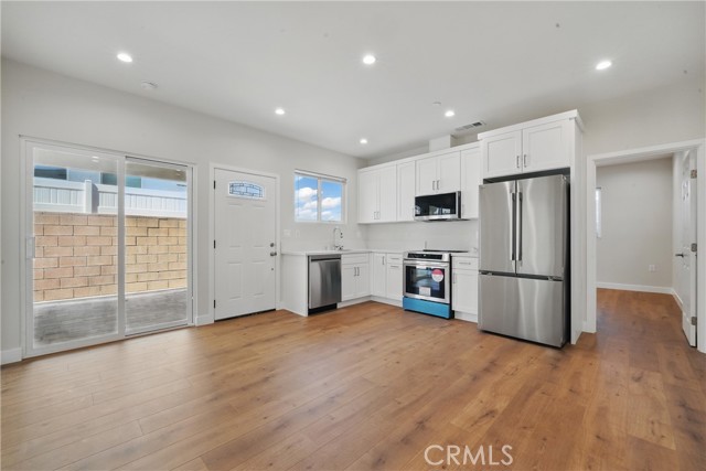 Detail Gallery Image 5 of 14 For 8144 Vantage Ave, North Hollywood,  CA 91605 - 2 Beds | 2 Baths