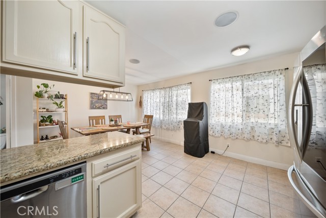 Detail Gallery Image 19 of 47 For 19950 Sherman Way Unit a a,  Winnetka,  CA 91306 - 3 Beds | 4 Baths