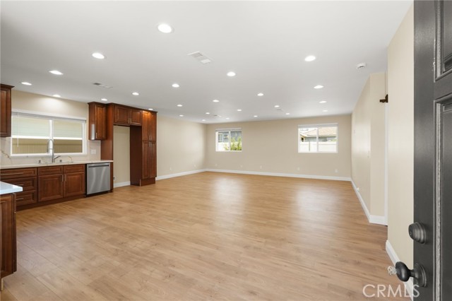17121 Kingsbury Street, Granada Hills CA: https://media.crmls.org/medias/15b7db26-2d1d-4fc7-8962-629a273afa53.jpg