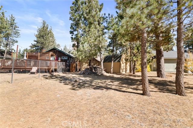 Detail Gallery Image 2 of 30 For 39791 Forest Rd, Big Bear Lake,  CA 92315 - 3 Beds | 2 Baths