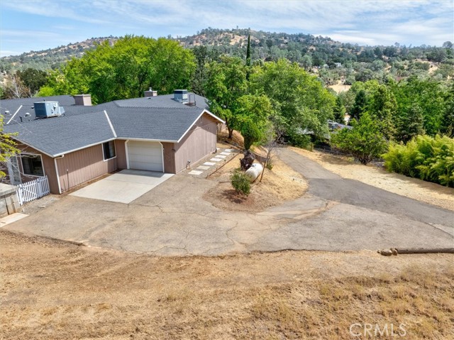 29280 Glacier Drive, Coarsegold CA: https://media.crmls.org/medias/15b88155-184c-4ad0-800c-4d694aeddaf2.jpg