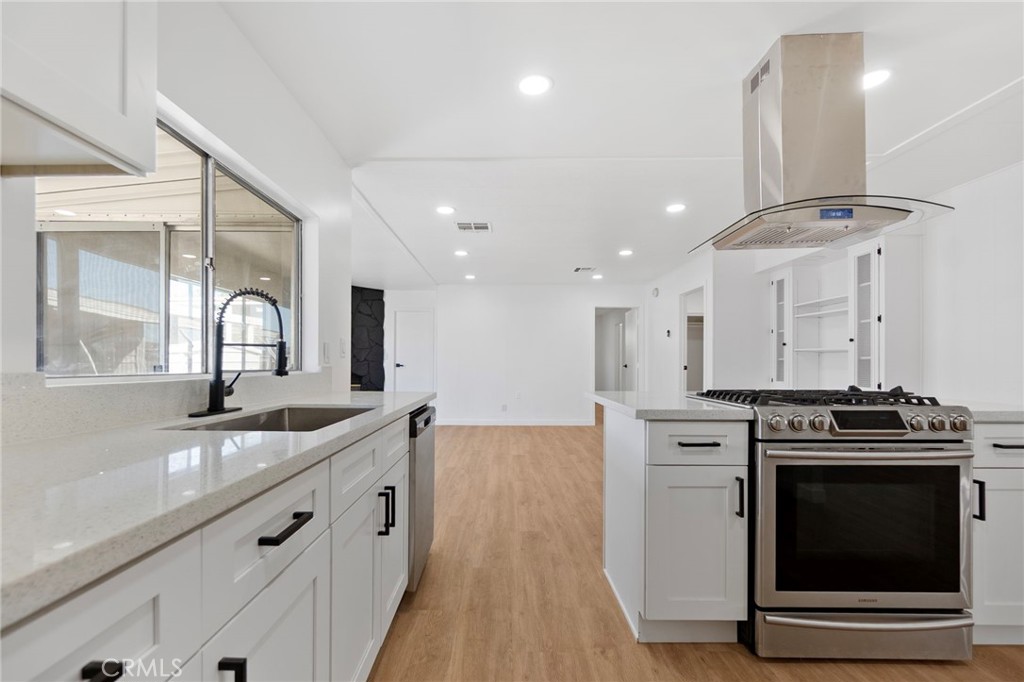 MLS #OC25240033 image #12